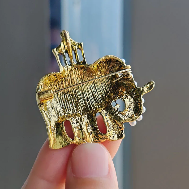 Colorful Rhinestone Quality High Elephant Brooches For Women Vintage Animal Pin Men's Suit Brooch Accessory Jewelry Gift smile