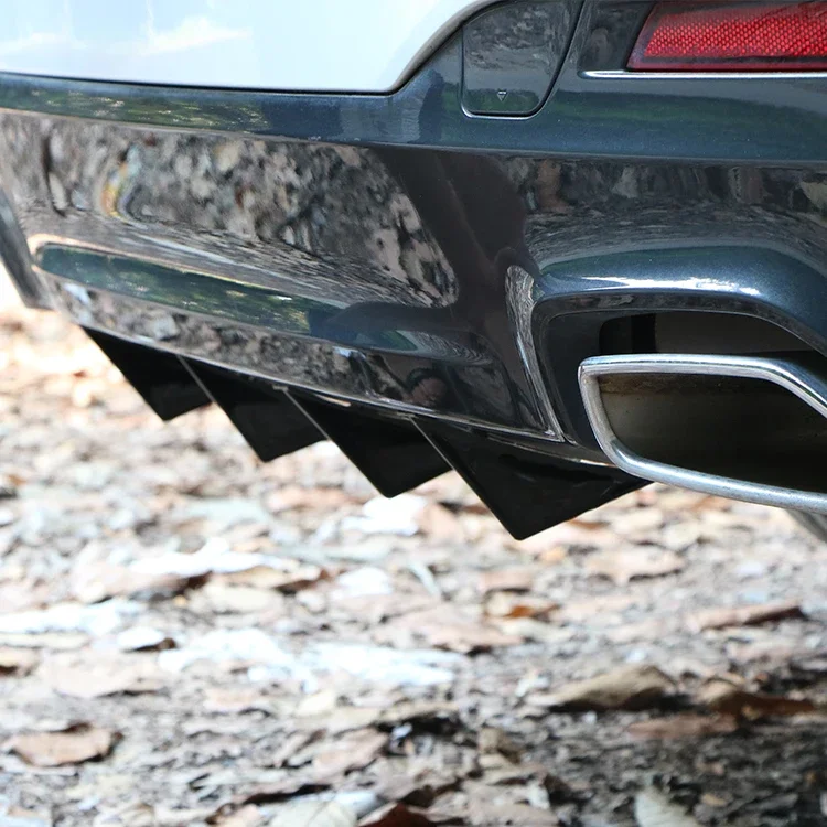 Wing Triangle Universal Shark Rear Bumper Diffuser for Audi A3 A4 B6 B8 B7 B5 B9 A6 C5 C6 C7 A5 Q5 Q7 8P 8V 8L Car Accessories smile