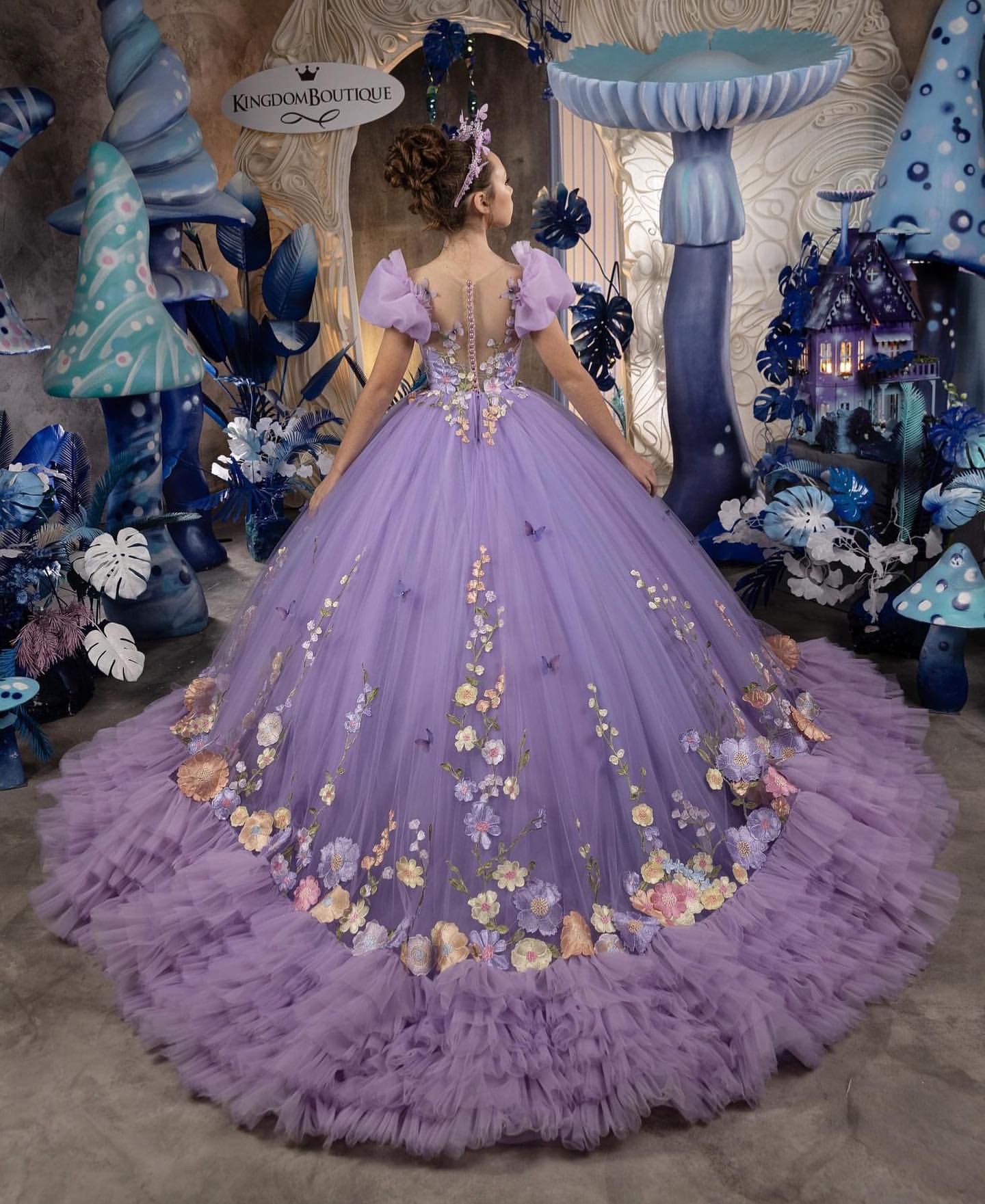 Lavender Ball Gown Wer Girls Dresses Sheer Jewel Neck Short Sleeves Girl Pageant Gowns Appliques Tiered Bottom First Communion Dress Kids Formal Wear 