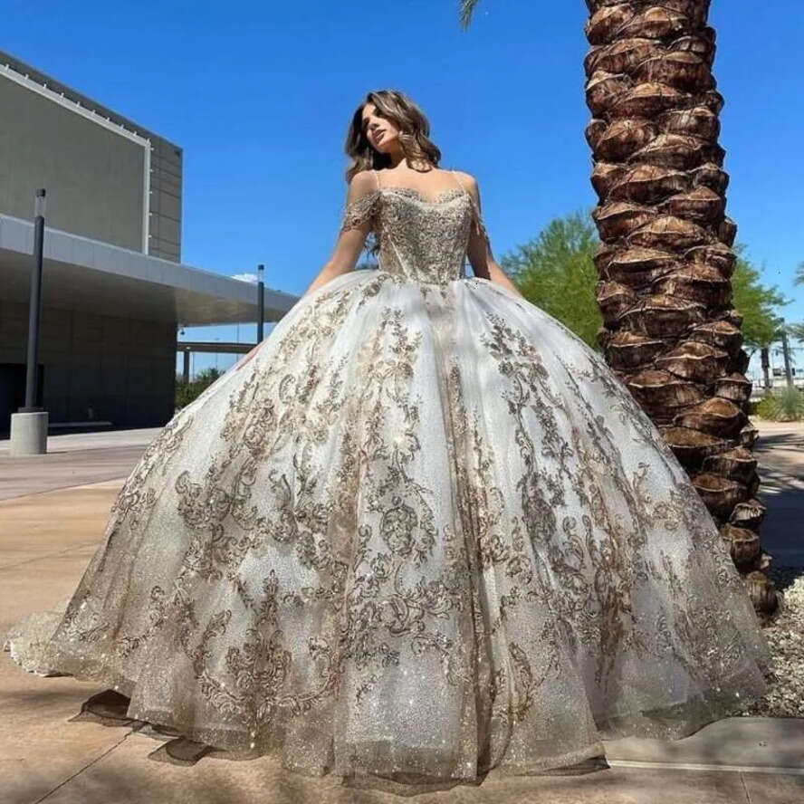 Ivory Quinceanera Dresses 2024 Lace Appliqued Tull Crystal Ball Gown Vestidos Sweetheart Sweet