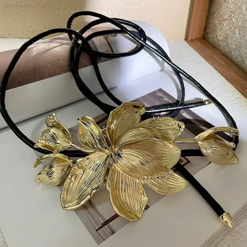 Fashionable retro gold tulip flower belt womens personality outstanding black leather rope leggings decoration waist chain 241108w