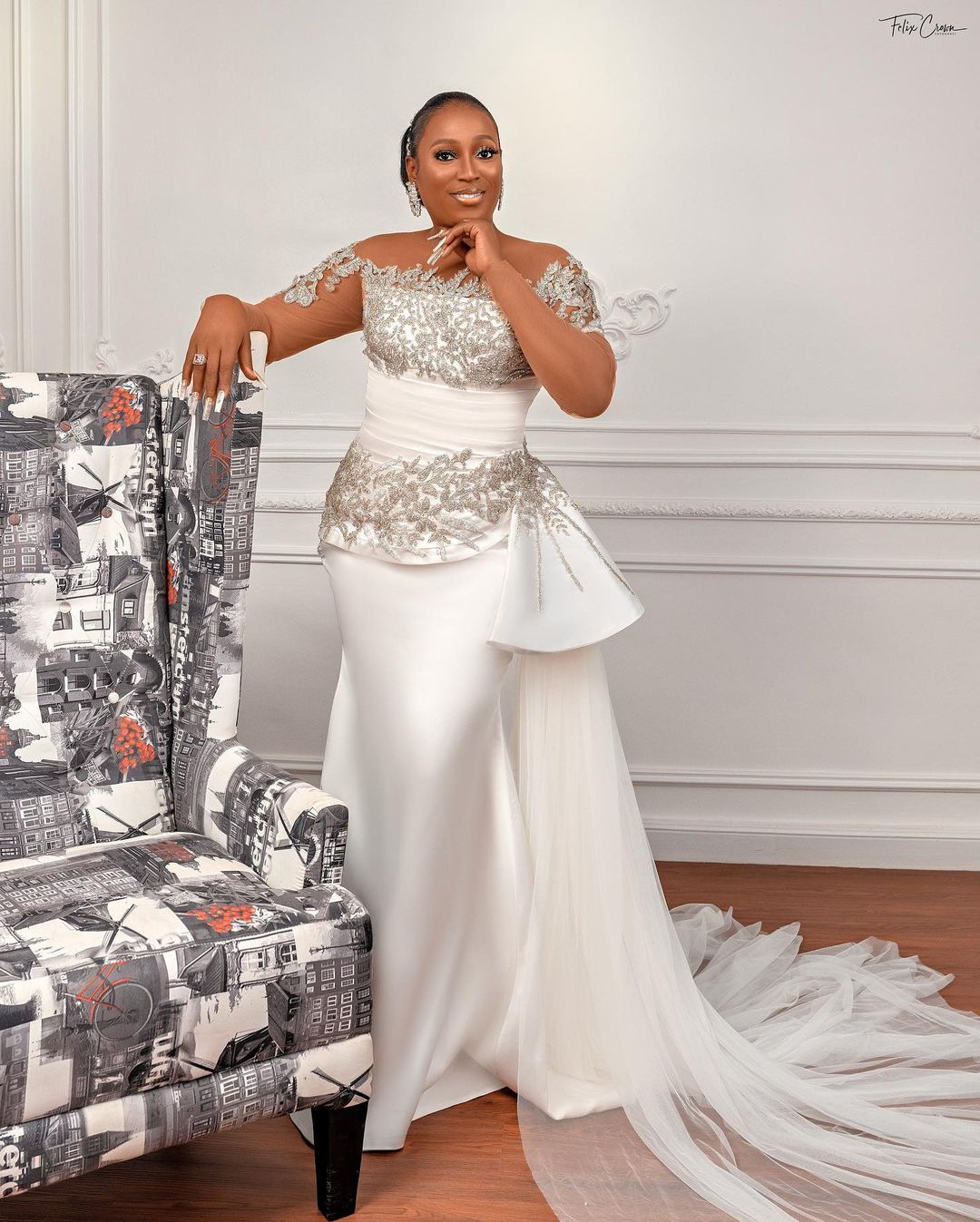 2024 Arabic Mermaid Wedding Dresses Illusion Jewel Neck Sier Crystal Beads Long Sleeves Bridal Gowns Plus Size Overskirts 0513