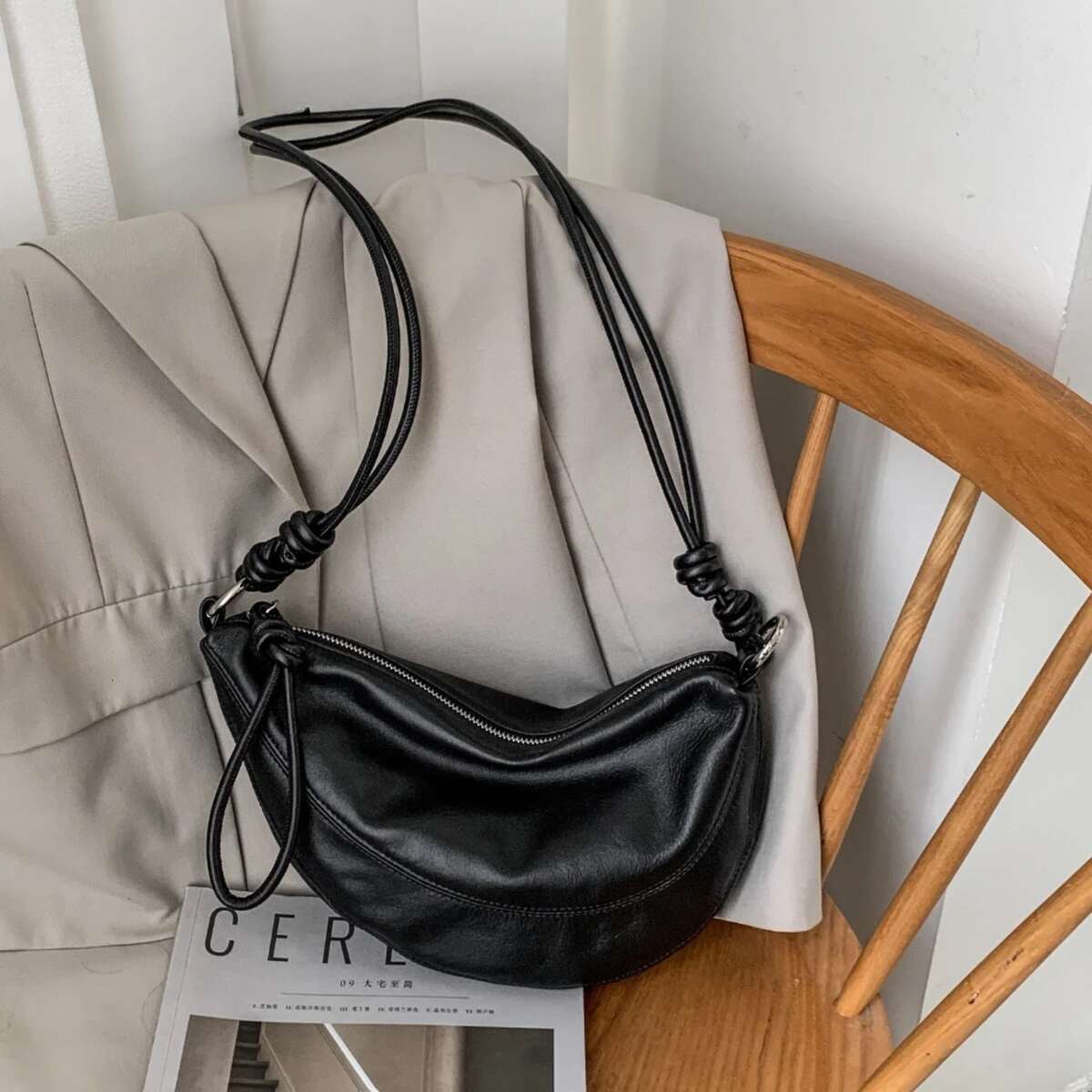 Niche Style Half-Moon Shape Flap Saddle Small First Layer Cow Leather Women Shoulder High-End Daily-Use Crossbody Bag Genuine Leather Zipper BagVoyage