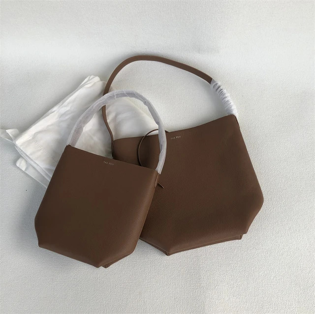 High-Quality Women's Cowhide Park Simple Large-Capacity Shoulder Handbag Bucket Tote Bag Genuine Leather Zipper Style