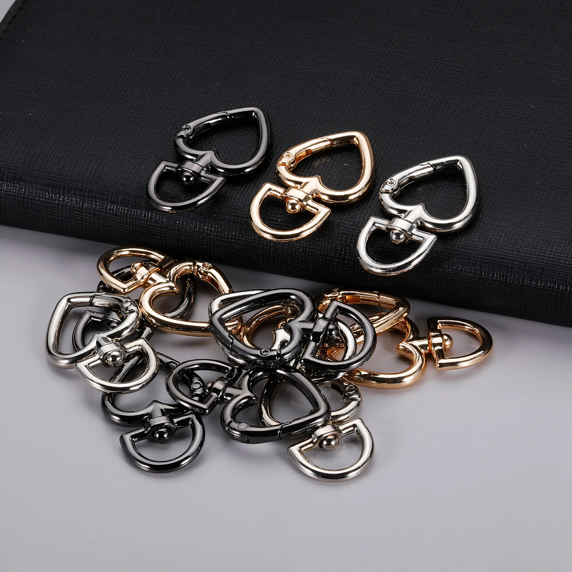 45mm Metal Heart 5pcs Shape Spring Clasps Openable Carabiner Keychain Clips Hook Dog Chain Buckles Swivel Connector Accessories smile
