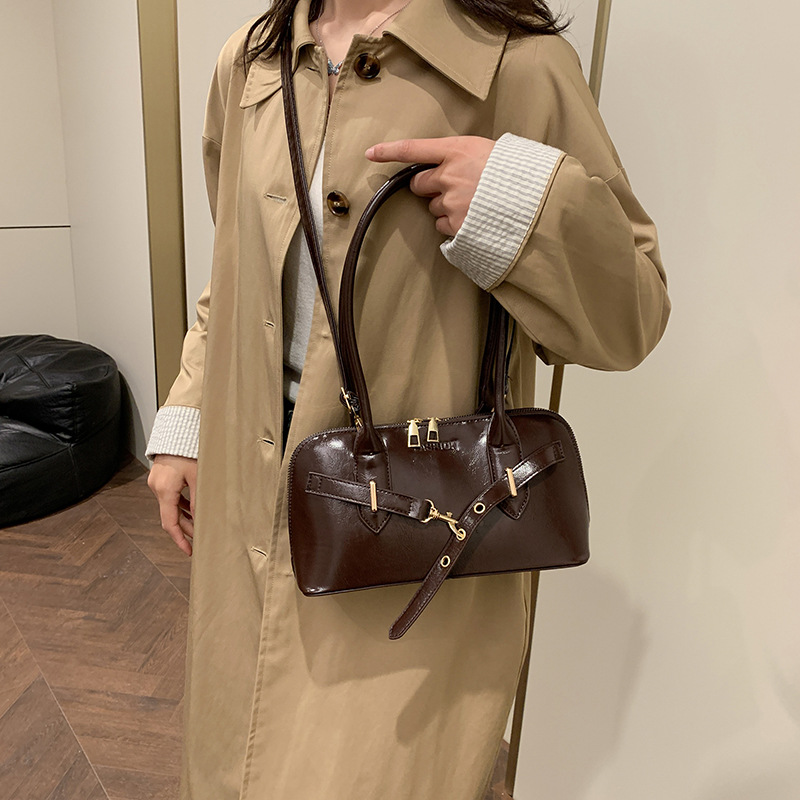 2025 Designer women's 3 2024 niche autumn winter new trendy and versatile crossbody with retro texture commuting shoulder bag