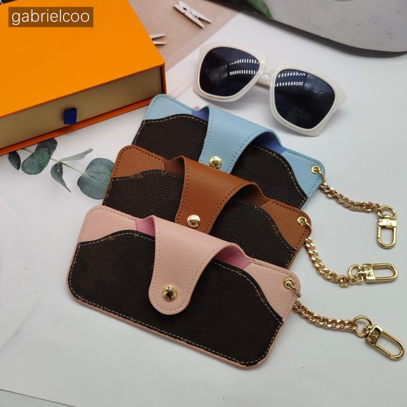 Designer Glasses Bag Classic Logo Printed Brown Glasses Storage Bag with Hook Portable Sunglasses Storage Bag Gift Box