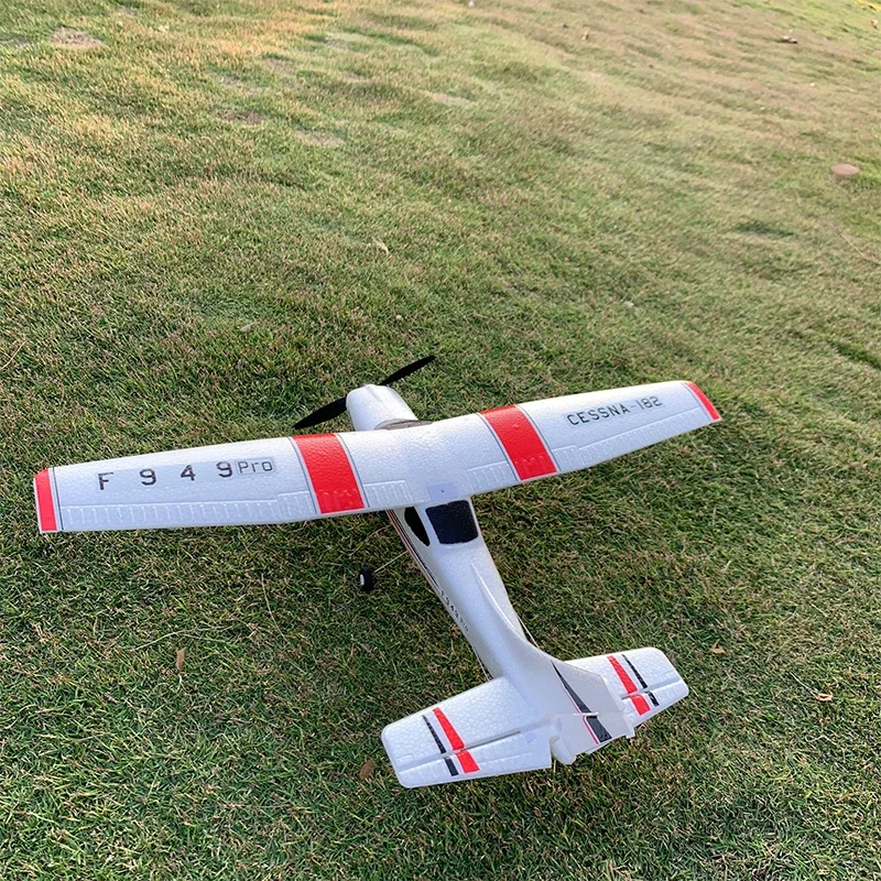 The New Cessna182 Entry-Level Training Machine, The Cessna Plus Aircraft Model, Has A Fixed Wing Span Of 1.2 Meters