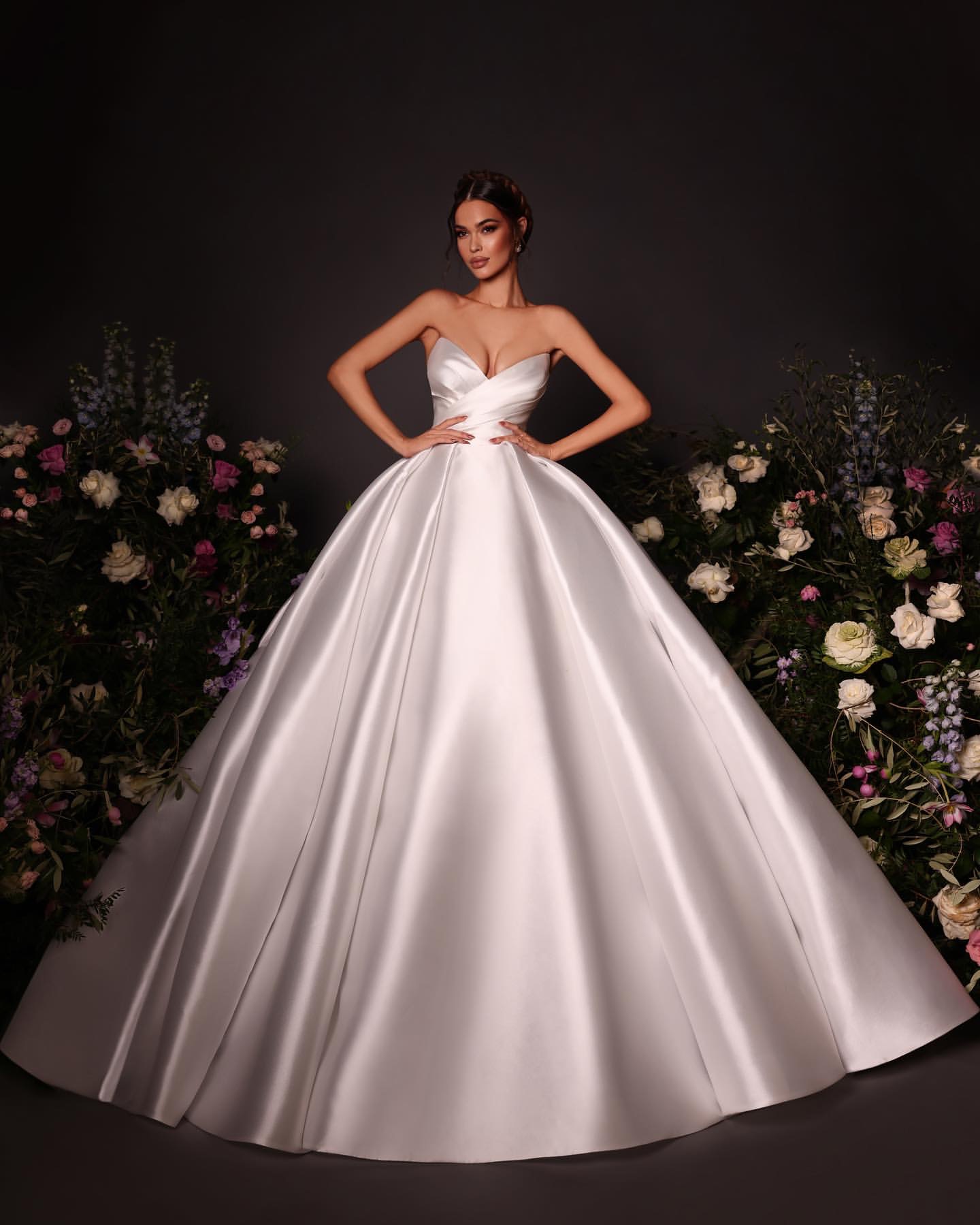 Garden Ball Gown Wedding Dress for Bride Sweetheart Satin Wedding Dresses Bridal Gowns Vestido De Noiva Pleats Ruffle Backless Robe Mariage