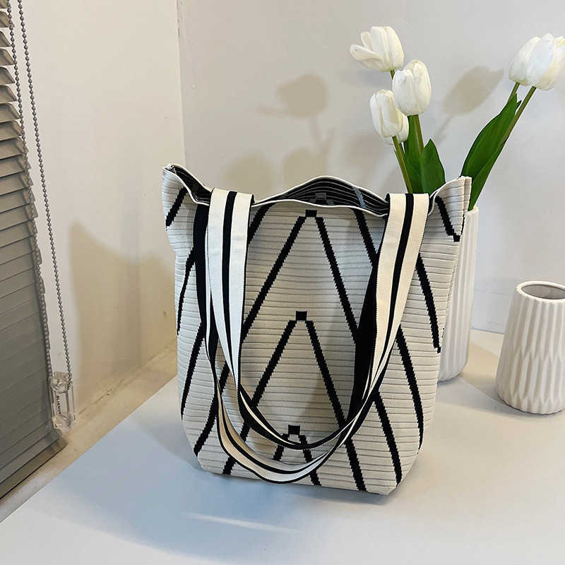 Nordic niche knitted women's bag crossbody bag wave pattern shoulder bag versatile fashion woven crossbody bag bucket bag