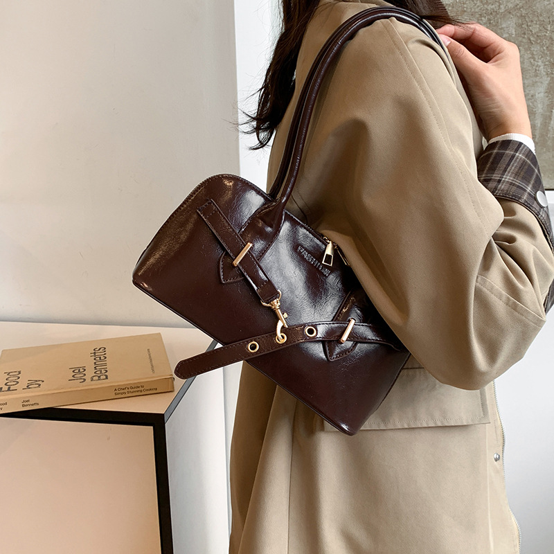 2025 Designer women's 3 2024 niche autumn winter new trendy and versatile crossbody with retro texture commuting shoulder bag