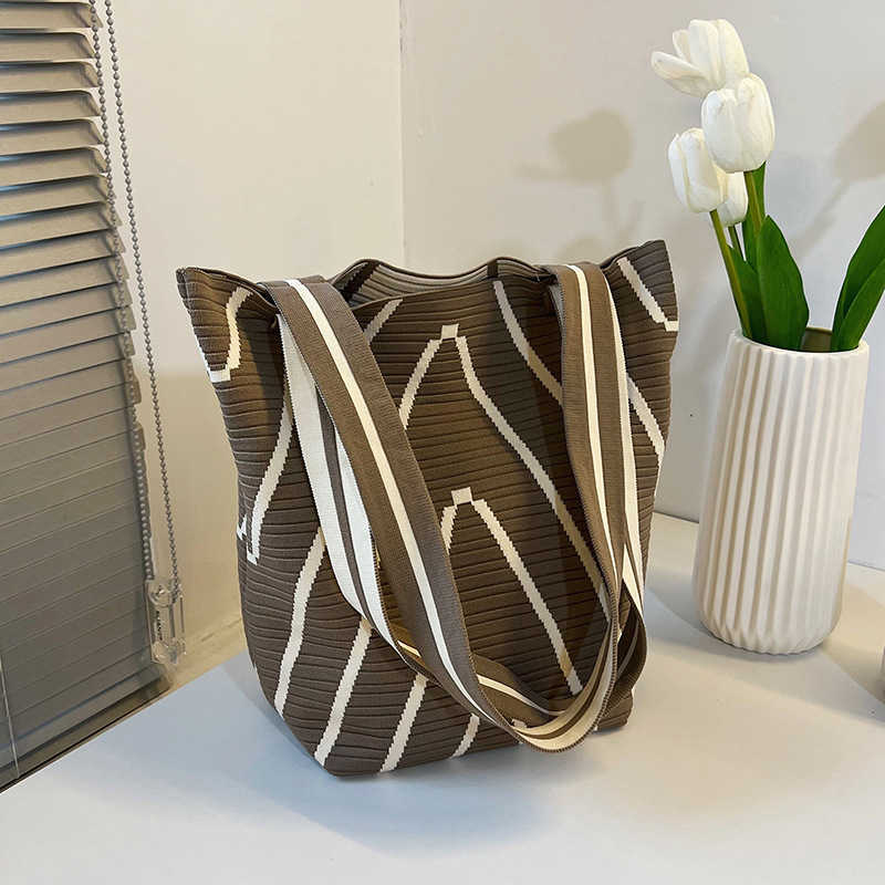 Nordic niche knitted women's bag crossbody bag wave pattern shoulder bag versatile fashion woven crossbody bag bucket bag