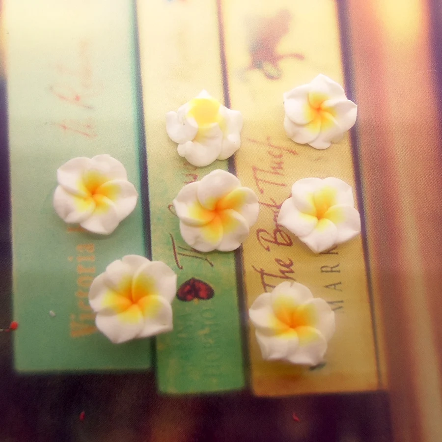 Mini 30pcs Tiny 10mm Small Flatback Polymer Clay Frangipani Flowers For Stud Earrings Jewelry Making Microlandscape Decorations smile