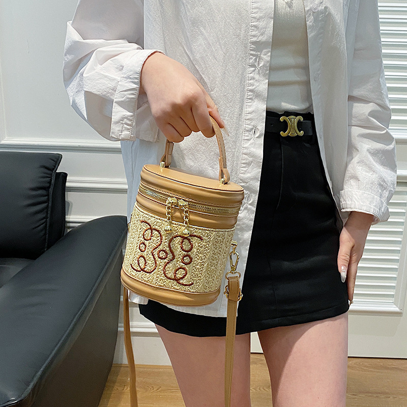This years bag 2024 fashion embroidery thread letter texture ins internet celebrity handbag crossbody cylindrical bag for women 220315