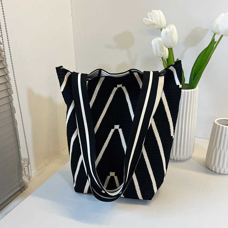 Nordic niche knitted women's bag crossbody bag wave pattern shoulder bag versatile fashion woven crossbody bag bucket bag