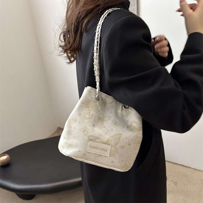 New Chinese style chain 2024 new winter trend butterfly print drawstring with personalized pleats crossbody bucket bag