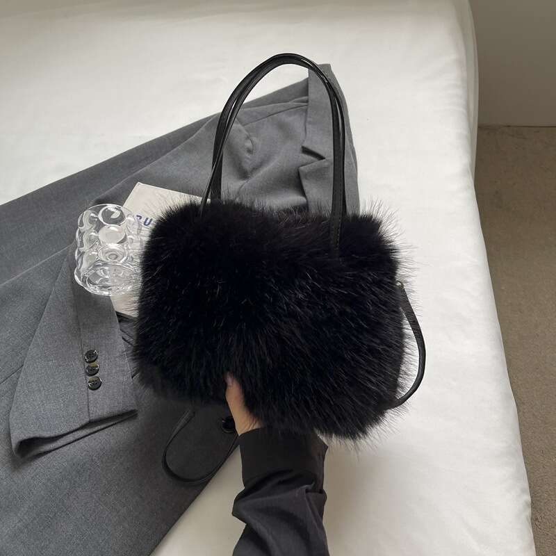 New autumn and winter fashionable shoulder diagonal cross imitation fox fur women's hand-held solid color plush small square bag