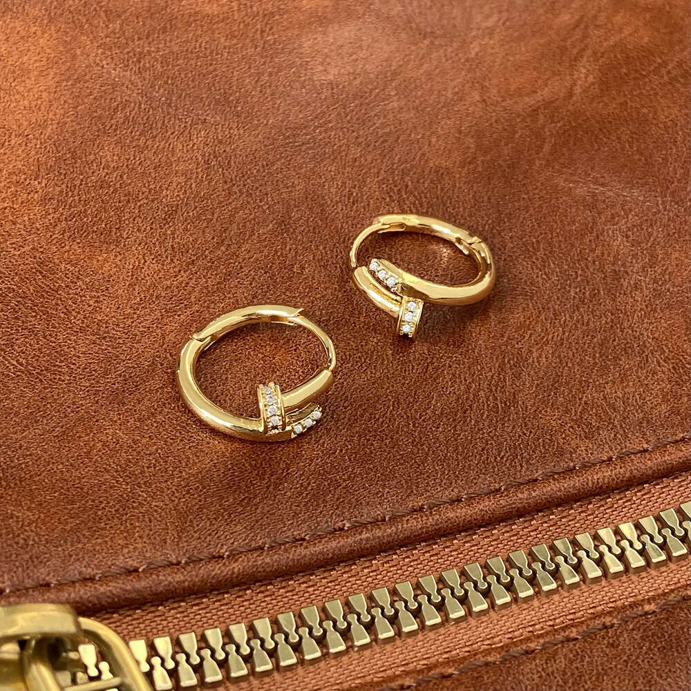Fashionable and minimalist micro inlaid circular earrings, rose gold card nail shaped women's earrings