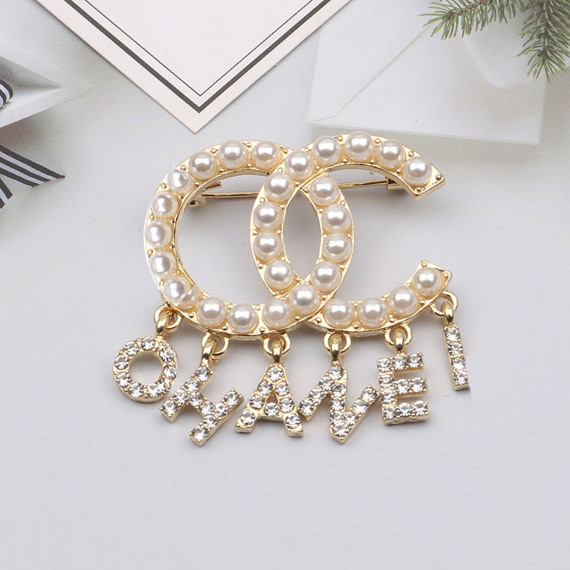 Gold Plated Letters Brooches Wind Women Brand Designer Crystal Pearl Brooch Pins Metal Jewelry Fashion Accessories
