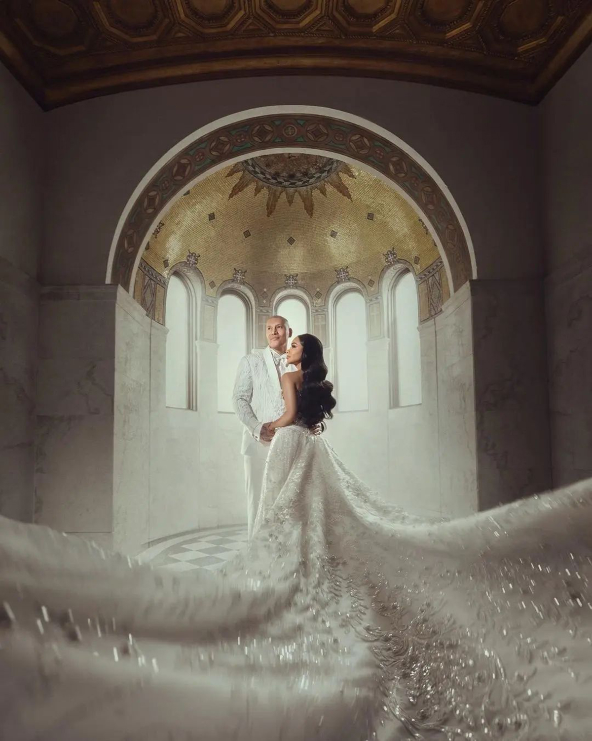 Fashion Pearls Wedding Dresses Mermaid Bridal Gowns With Overskirts One Shoulder Sequins Custom Made Illusion Sweep Train Vestidos De Novia 0218