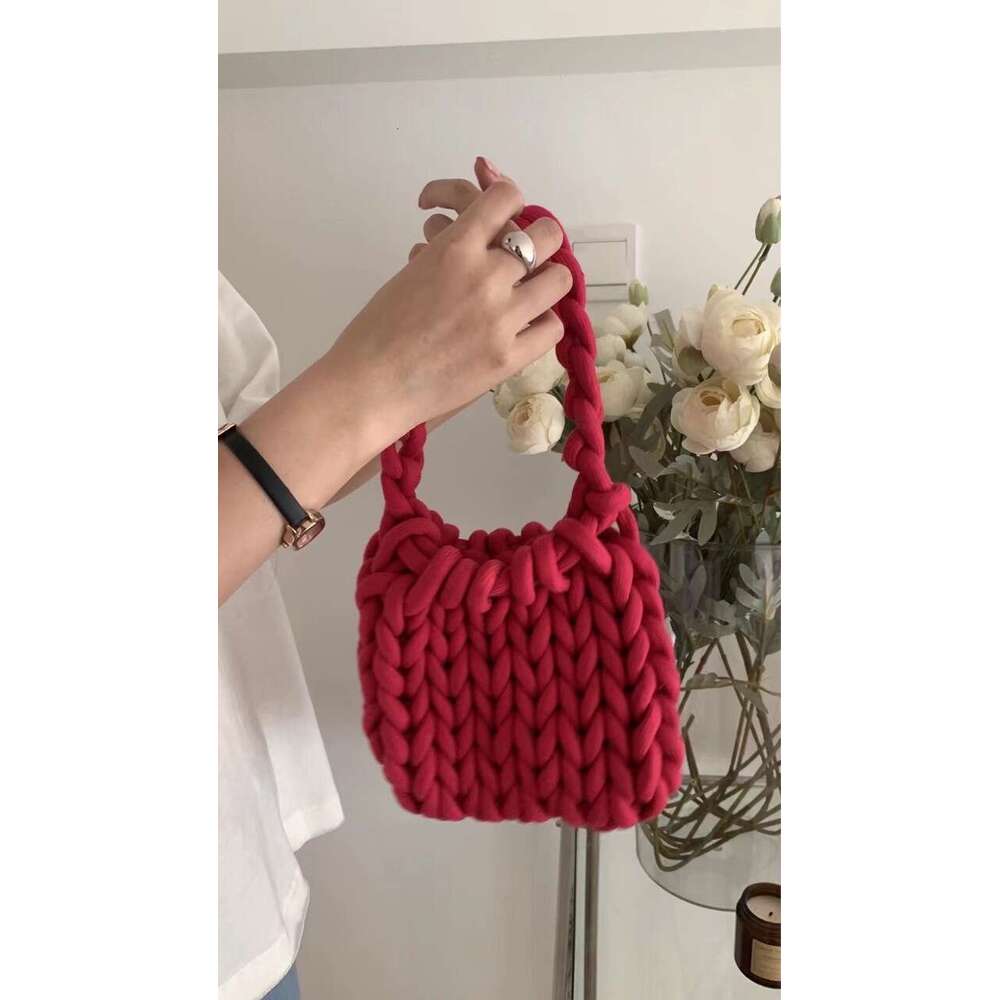 2023 Spring/Summer New Korean Edition Dongdaemun Same Style Recommended Internet Celebrity Handheld Woven Finished Women's Bag