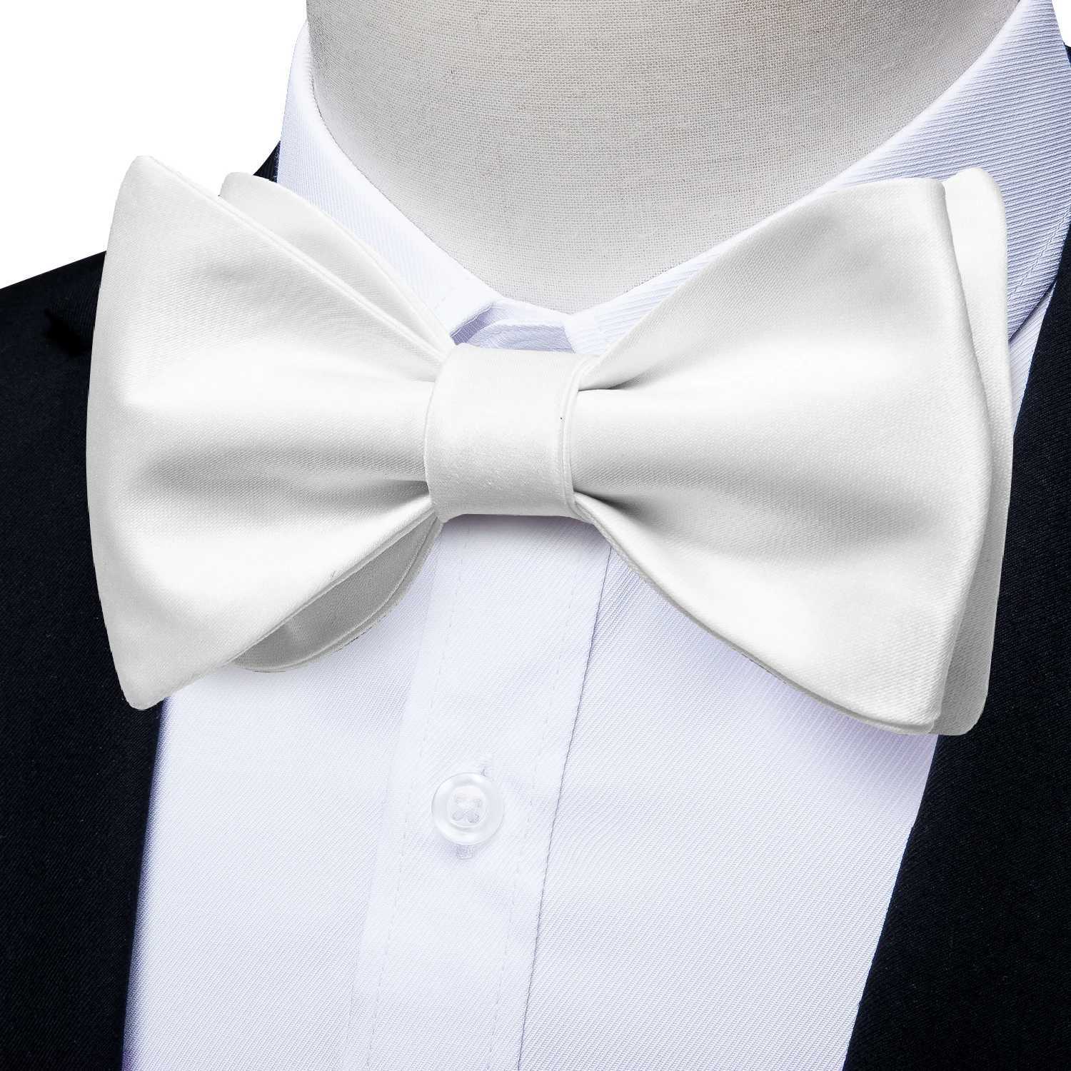 Classic White Selr-tie Bowtie with Ring Pocket Square Cufflinks Set Fashion Solid Mens Bow Tie for Wedding Groom Busin KnotsX241109