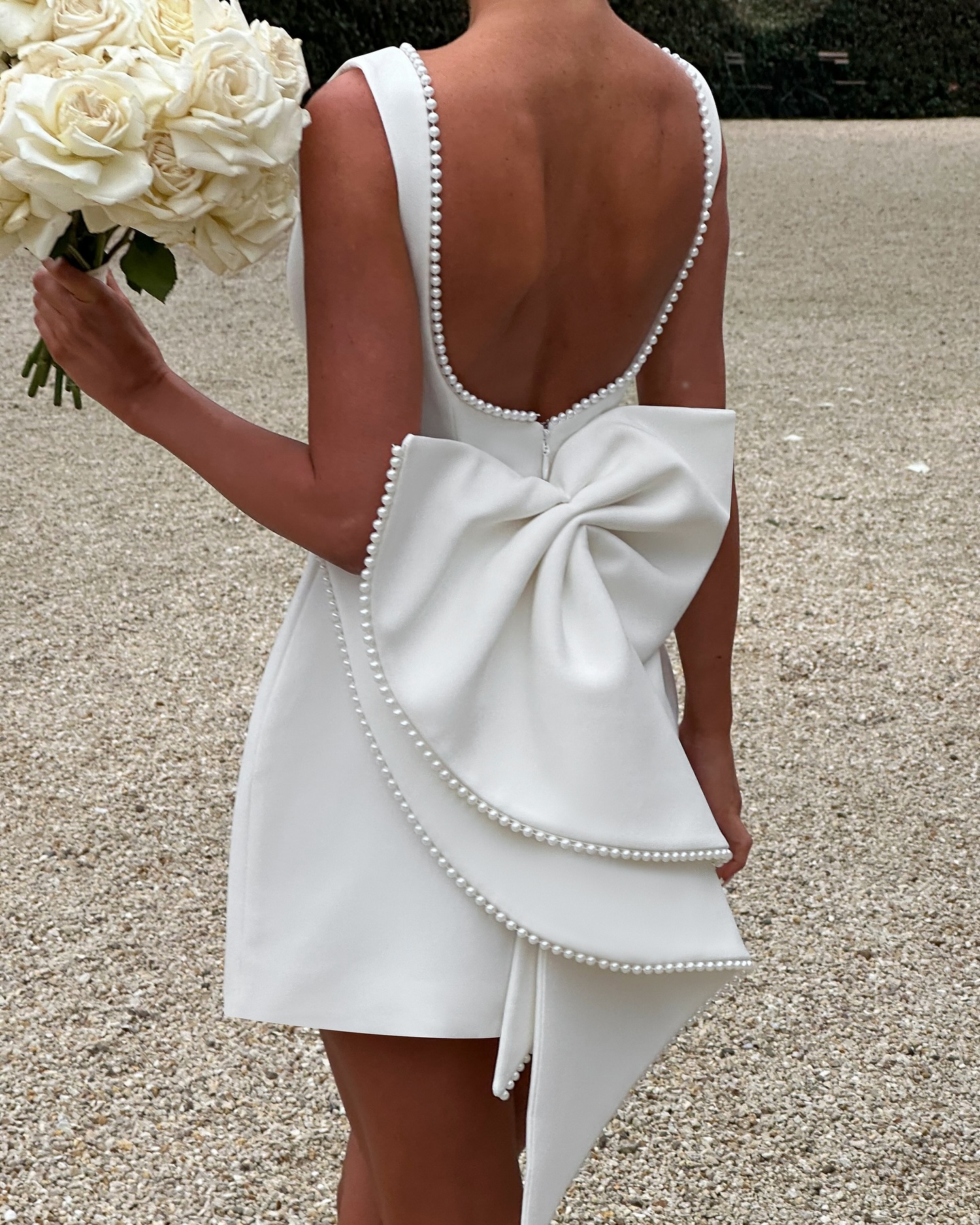 Gorgeous white pearls Short Dress A e bateau neck satin mini Wedding gowns backless bow designer robe de mariage