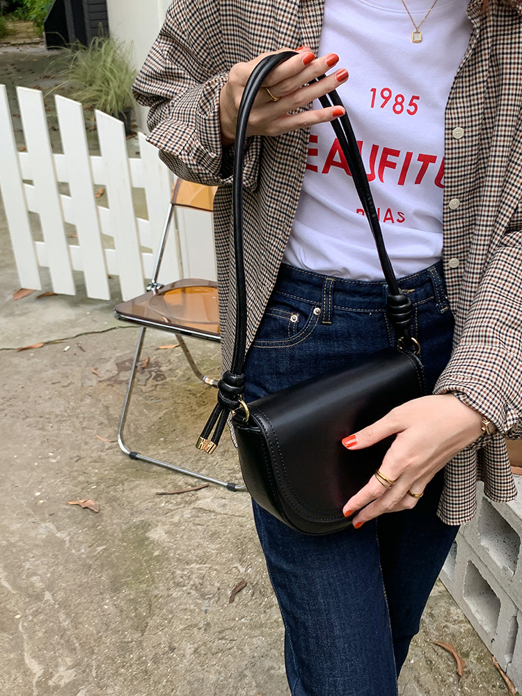 New 2024 fashionable with niche design single shoulder versatile women's bag