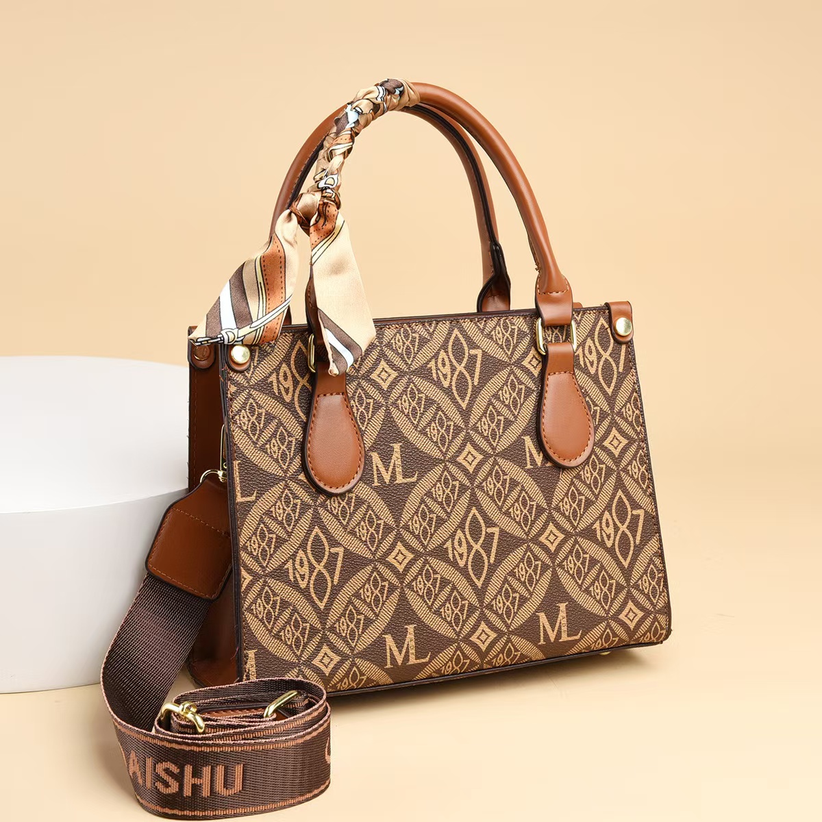 New high-end designer handbag fashionable diagonal cross bag