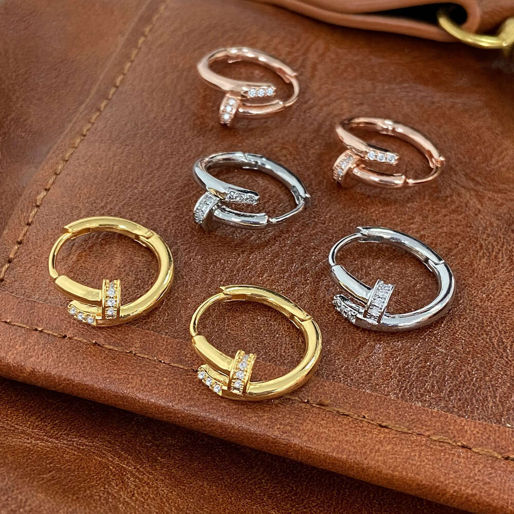 Fashionable and minimalist micro inlaid circular earrings, rose gold card nail shaped women's earrings