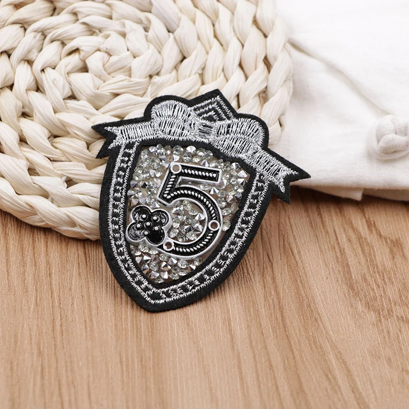 Diamond Embroidery Sequined Patch Diamond Crown Perfume Bottle Badge Badges Rhinestones Appliques Women's for Dress