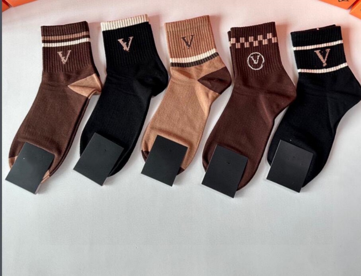 Autumn and winter fashion Korean version men's and women's socks, thick and warm multifunctional antibacterial and odor proof solid color sports couple socks tn