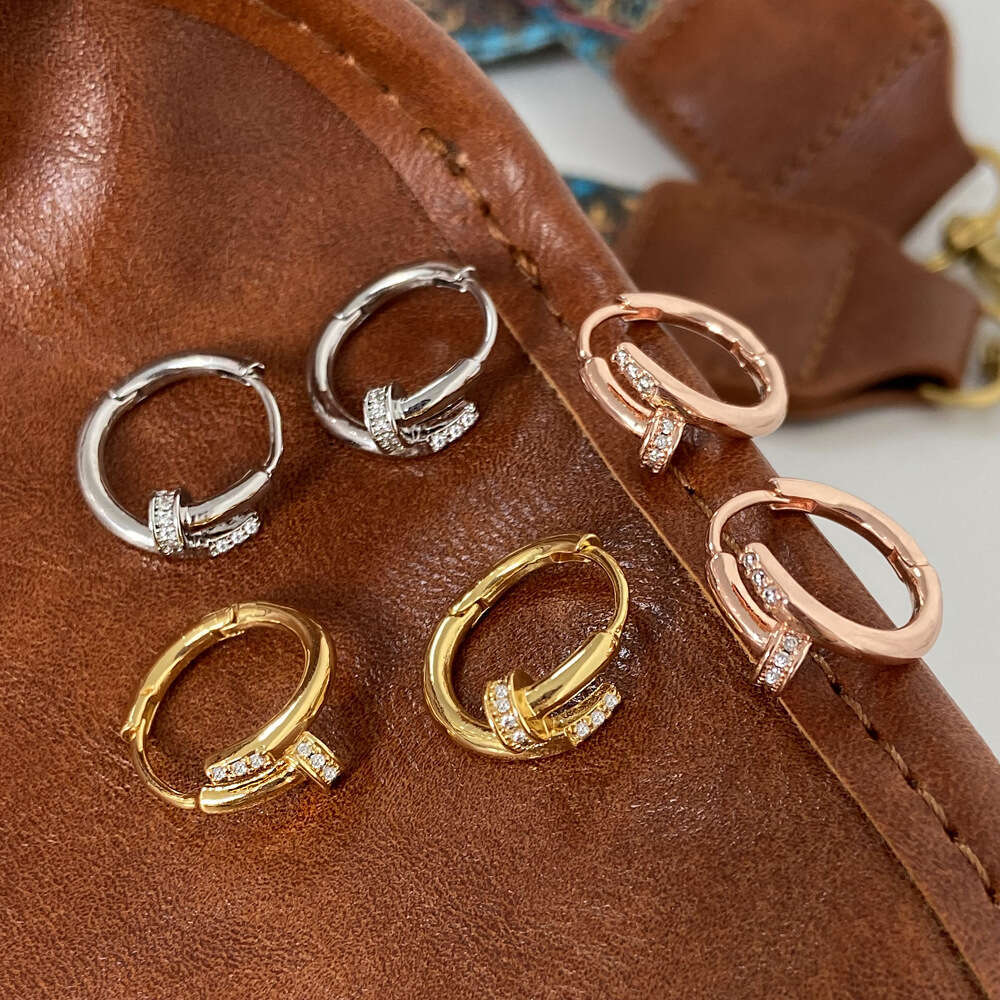 Fashionable and minimalist micro inlaid circular earrings, rose gold card nail shaped women's earrings