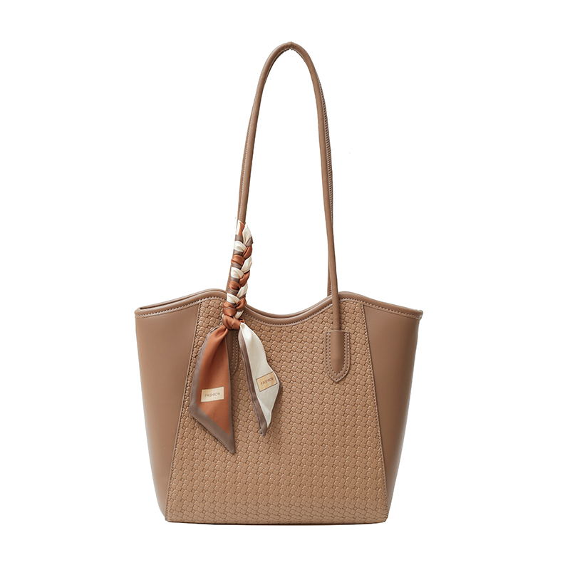 New high-capacity scarf commuting handbag one shoulder diagonal cross bag high-end versatile tote bag