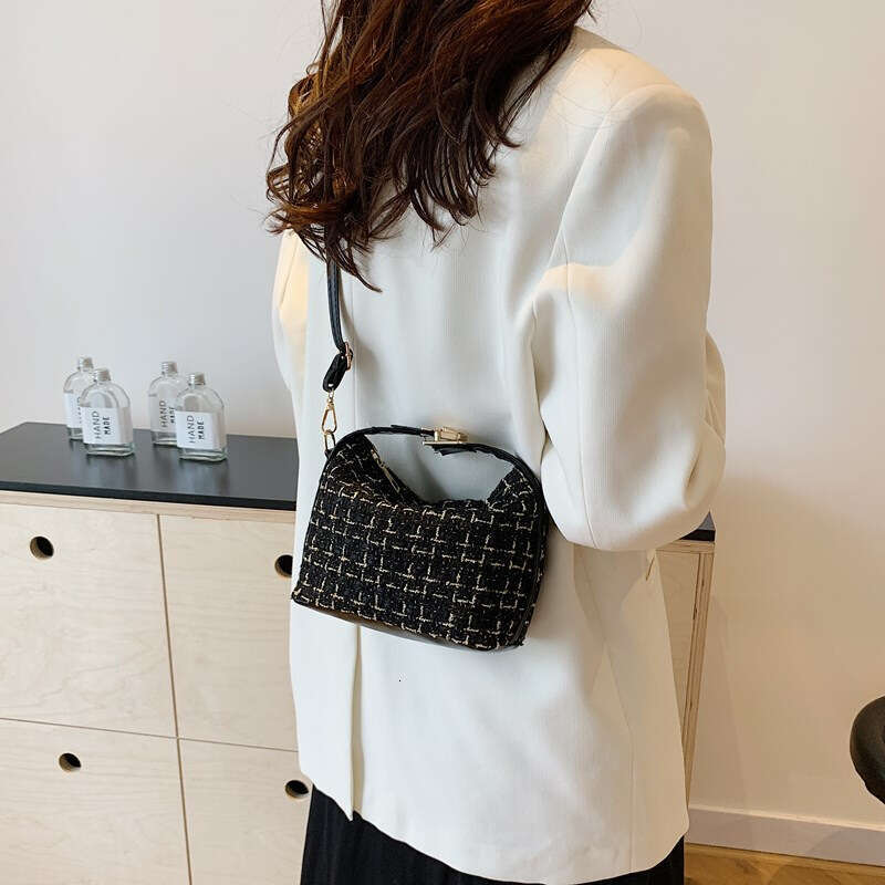 2024 Autumn Small Fragrant New Moon Women's Fashionable Versatile Single Shoulder Crossover Mobile Phone Bag Cotton and Hemp