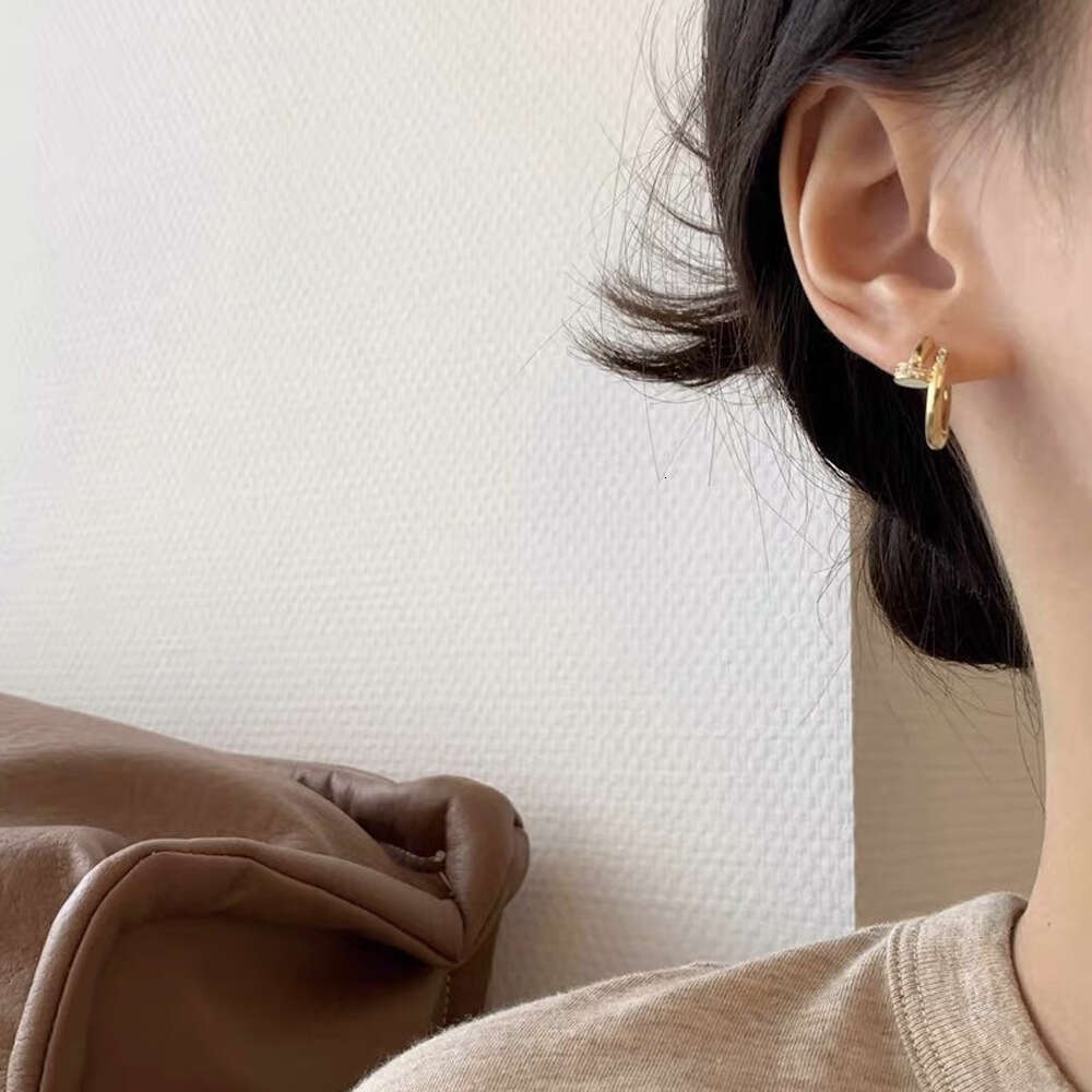 Fashionable and minimalist micro inlaid circular earrings, rose gold card nail shaped women's earrings