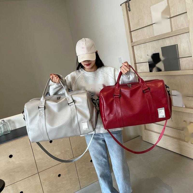 Fashion Pu High Quality Travel Bag Large Capacity for Womens Commuting Luggage Bag Stylish and Versatile Fitness Bag