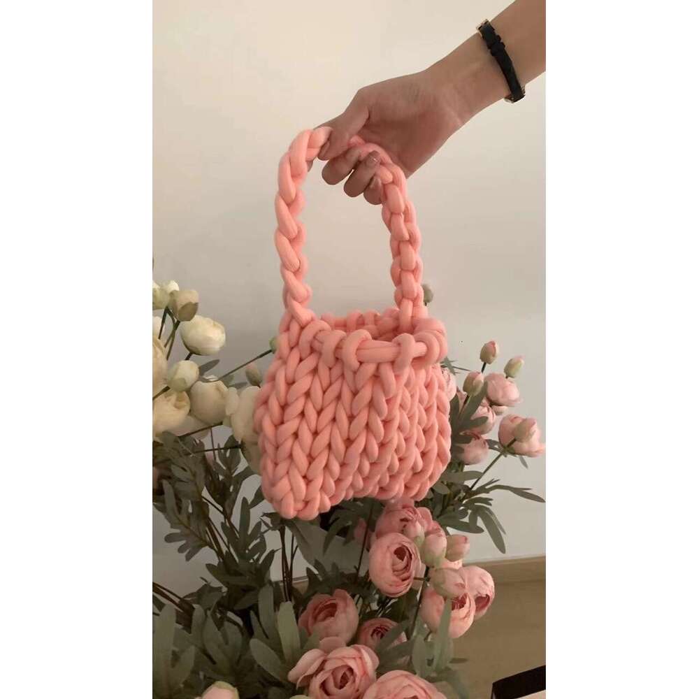 2023 Spring/Summer New Korean Edition Dongdaemun Same Style Recommended Internet Celebrity Handheld Woven Finished Women's Bag