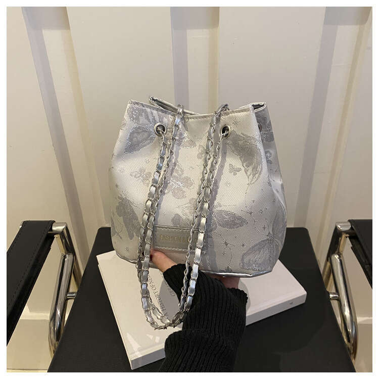 New Chinese style chain 2024 new winter trend butterfly print drawstring with personalized pleats crossbody bucket bag
