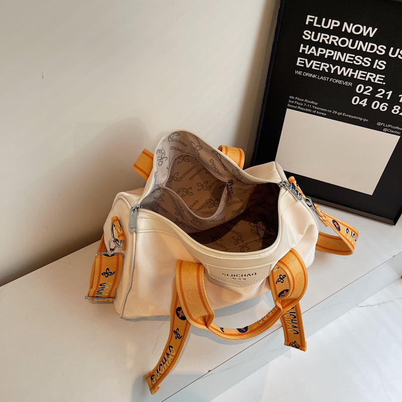 New Large Capacity Street Trendy Designer Travel One Shoulder Cross Shoulder Handbag