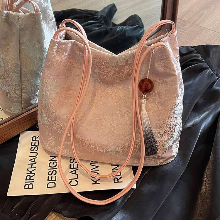 New Chinese style large capacity women's 2024 new trendy and fashionable shoulder super hot water bucket bag