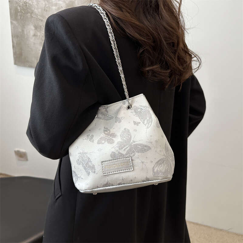 New Chinese style chain 2024 new winter trend butterfly print drawstring with personalized pleats crossbody bucket bag
