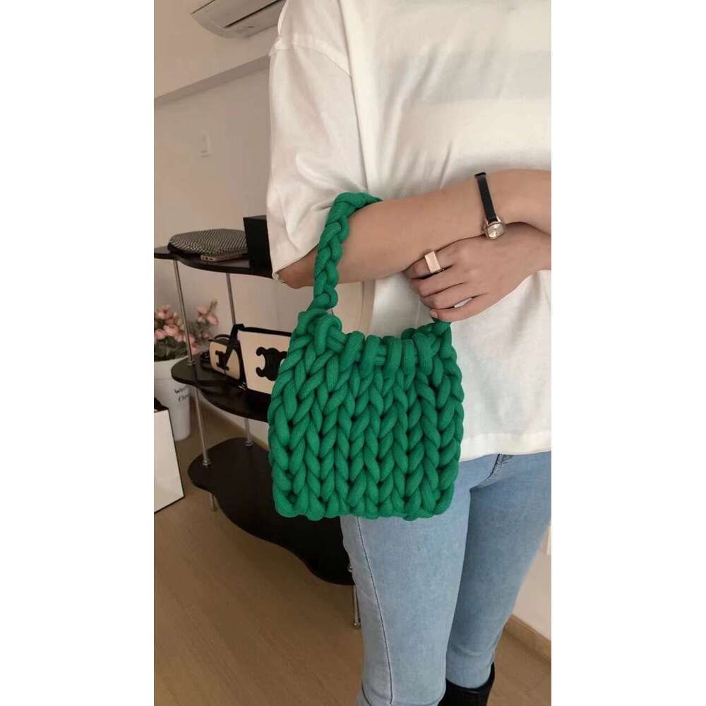 2023 Spring/Summer New Korean Edition Dongdaemun Same Style Recommended Internet Celebrity Handheld Woven Finished Women's Bag
