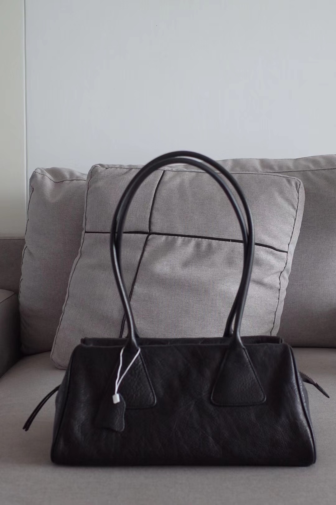 New Ins Chic Niche Stylish Pillow Bowg Tote Large Real Suede Cow Leather Women Shoulder Bag Long Handle Winter Handbag Suede Zipper Style BagVoyage