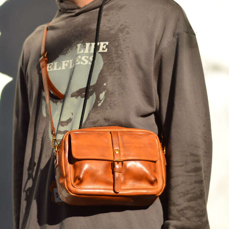 Vintage Leather Men's Crossbody Bag Small Square Bag Tanned Single Shoulder Japanese Top Layer Cowhide Messeng
