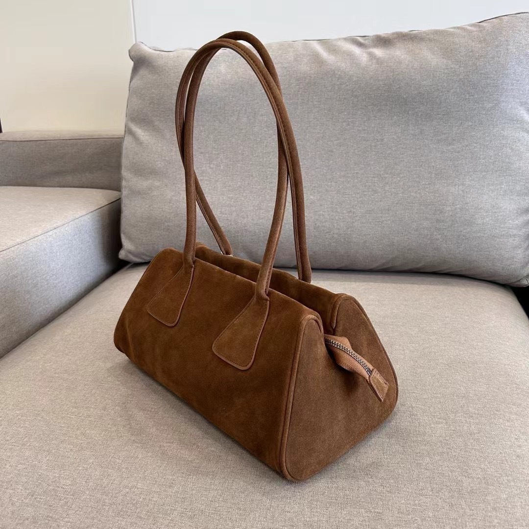 New Ins Chic Niche Stylish Pillow Bowg Tote Large Real Suede Cow Leather Women Shoulder Bag Long Handle Winter Handbag Suede Zipper Style BagVoyage