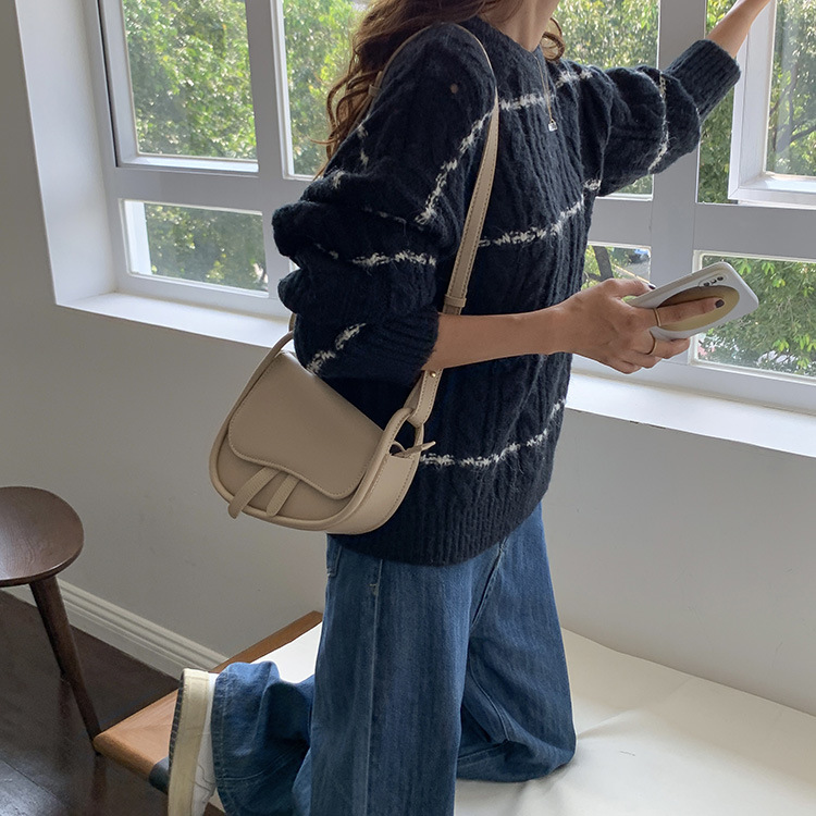 Designer Crossbody Sling Ladies: Stylish Women's Shoulder Bag, Trendy Saddle Bag For Daily Use - Lightweight And Fashionable New Free Delivery De