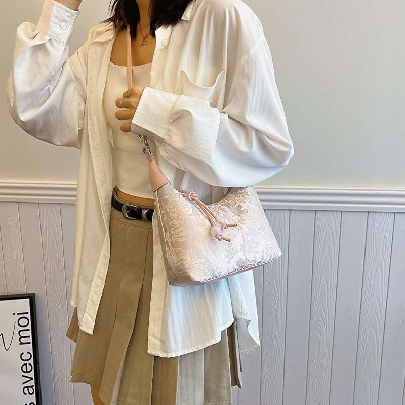 Handheld new Chinese style underarm for women's 2024 summer embroidery, niche high-end feeling, single shoulder crossbody bag