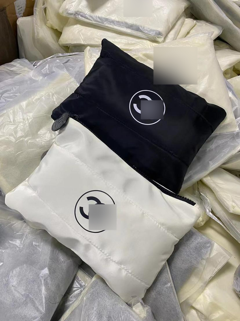 Womens Designer MakeUp Bags Luxury Cosmetic Bag Down Cotton Zipper Toiletry Ladies Fashion Pouch