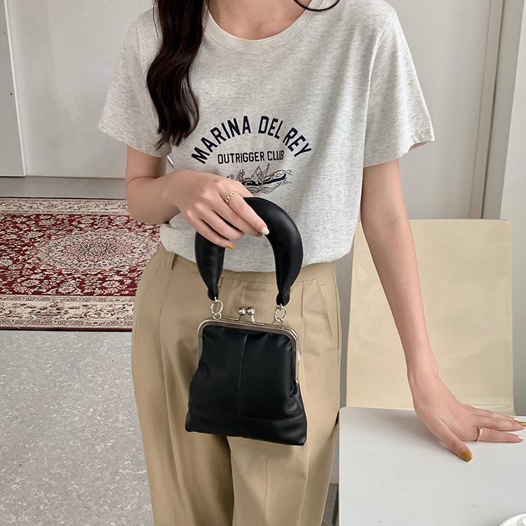 2025 New Multifunctional Women s Handbag Niche Designer Fashionable Mini Crossbody Bag High end Clip Chain Shoulder Bag Casual Wallet Lipstick Storage